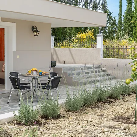 Irene Luxury Metaxáta